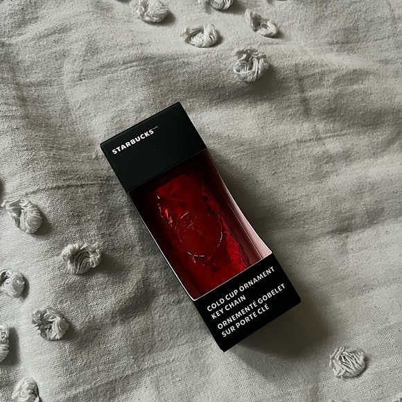 STARBUCKS RED POINSETTIA TUMBLER KEYCHAIN ❣️ - Picture 1 of 2